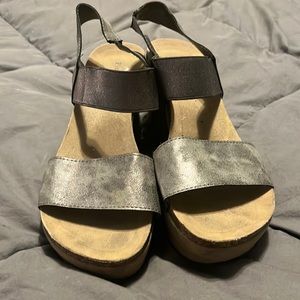 Pierre Dumas wedges size 10